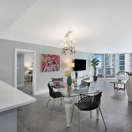 Blue Moon! In The Lap Of Luxury And Brand New! Apartment